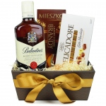 Wyjątkowy kosz delikatesowy na każdą okazję - Zestaw prezentowy Classic z whisky