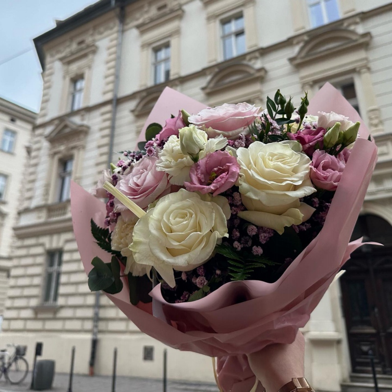 Kompozycja z alstromerii, róż i goździków - Bukiet Bo jesteś...